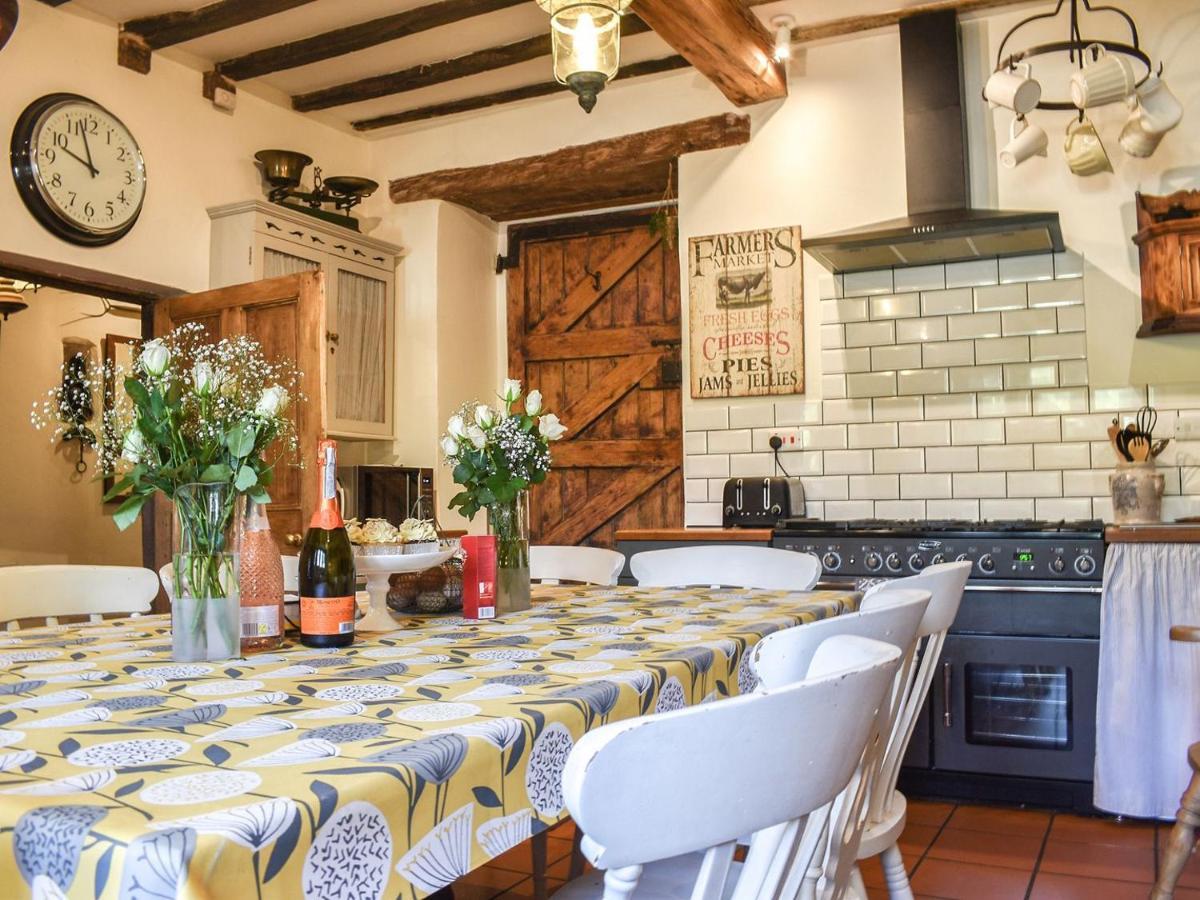 Lea Hall Farmhouse Tissington Bagian luar foto